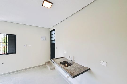 Cozinha de apartamento para alugar com 1 quarto, 21m² em Vila Uniao(zona Leste), São Paulo