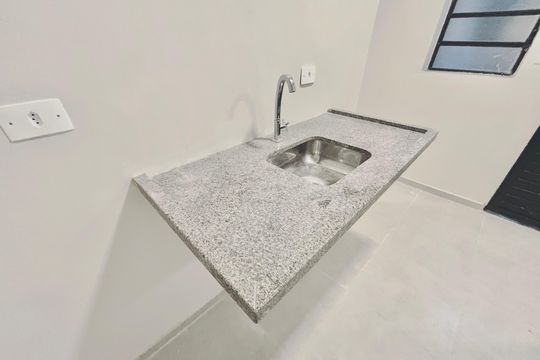 Cozinha de apartamento para alugar com 1 quarto, 21m² em Vila Uniao(zona Leste), São Paulo