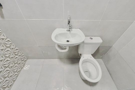 Banheiro de apartamento para alugar com 1 quarto, 21m² em Vila Uniao(zona Leste), São Paulo