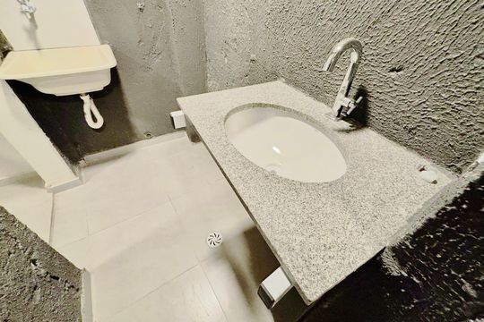 Banheiro de apartamento para alugar com 1 quarto, 25m² em Vila Uniao(zona Leste), São Paulo