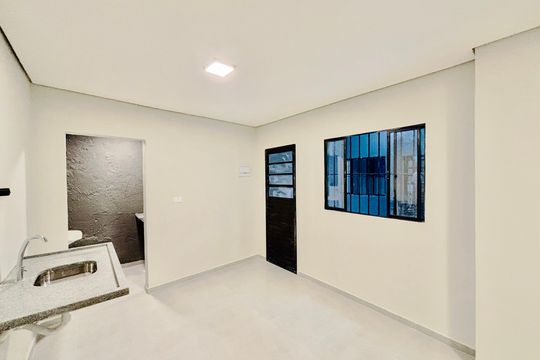 Cozinha de apartamento para alugar com 1 quarto, 25m² em Vila Uniao(zona Leste), São Paulo
