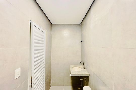 Banheiro de apartamento para alugar com 1 quarto, 21m² em Vila Uniao(zona Leste), São Paulo