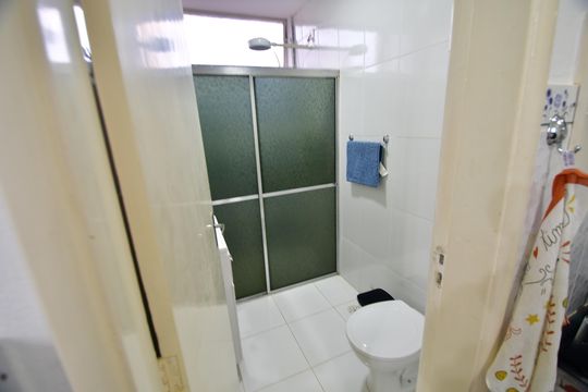 Banheiro de kitnet/studio para alugar com 1 quarto, 40m² em Centro, Campinas