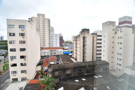 Quarto - Vista de kitnet/studio para alugar com 1 quarto, 40m² em Centro, Campinas