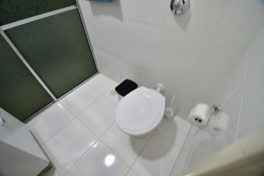 Banheiro de kitnet/studio para alugar com 1 quarto, 40m² em Centro, Campinas
