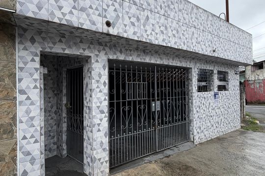 Fachada de casa à venda com 2 quartos, 200m² em Bairro dos Casa, São Bernardo do Campo