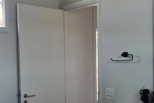 Banheiro da Suíte de casa de condomínio à venda com 3 quartos, 98m² em Parque Renato Maia, Guarulhos