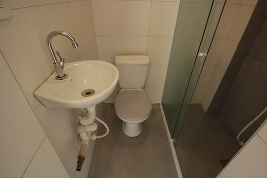 Banheiro de kitnet/studio para alugar com 1 quarto, 30m² em Embaré, Santos