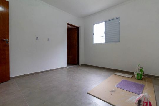 Quarto 2 de casa para alugar com 2 quartos, 130m² em Vila Marieta, São Paulo