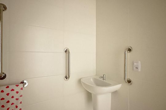 Banheiro de apartamento para alugar com 1 quarto, 37m² em São Sebastiao, Palhoça