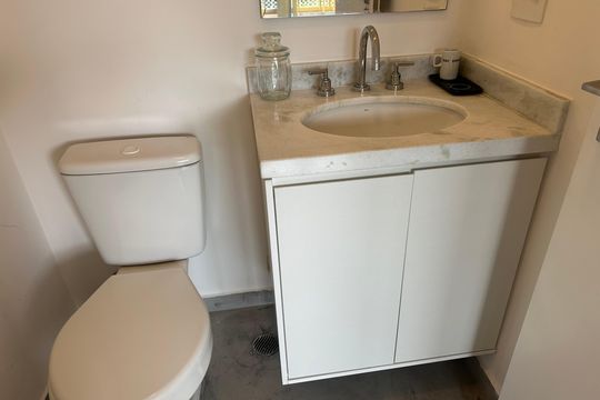 Lavabo de apartamento para alugar com 1 quarto, 50m² em Centro Empresarial Tamboré, Santana de Parnaíba