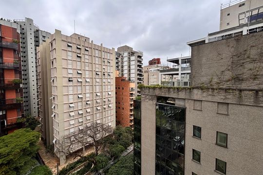 Vista de apartamento à venda com 4 quartos, 173m² em Itaim Bibi, São Paulo