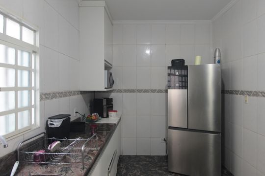 Cozinha de casa à venda com 3 quartos, 135m² em São João Batista, Belo Horizonte