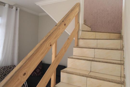Escadas de casa à venda com 3 quartos, 135m² em São João Batista, Belo Horizonte