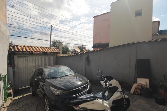 Garagem de casa à venda com 3 quartos, 135m² em São João Batista, Belo Horizonte