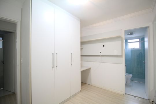 Suíte 1 de apartamento para alugar com 2 quartos, 75m² em Vila Andrade, São Paulo