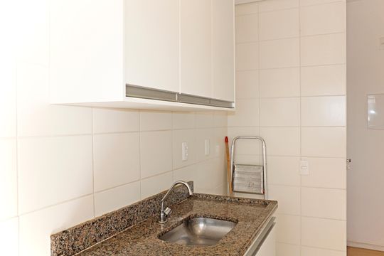 Cozinha de apartamento à venda com 2 quartos, 55m² em Fazenda Santana, Vinhedo