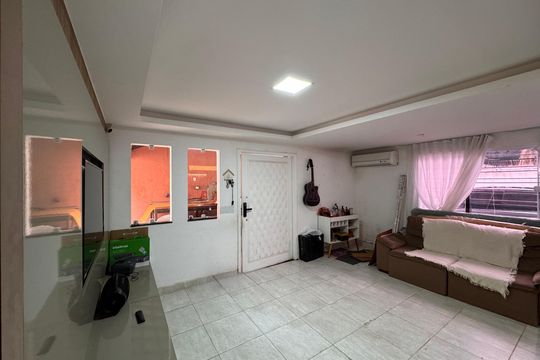 Sala de casa de condomínio à venda com 2 quartos, 153m² em Recreio dos Bandeirantes, Rio de Janeiro