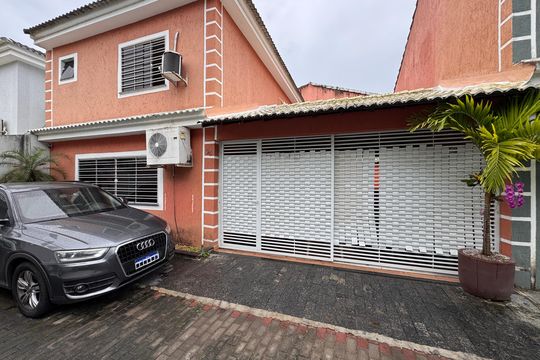 Fachada de casa de condomínio à venda com 2 quartos, 153m² em Recreio dos Bandeirantes, Rio de Janeiro