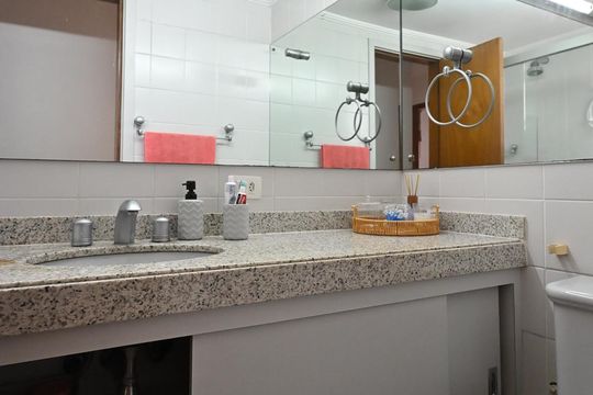 Banheiro de apartamento para alugar com 3 quartos, 84m² em Vila Progredior, São Paulo