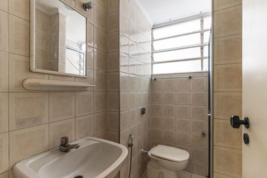 Banheiro de kitnet/studio para alugar com 1 quarto, 40m² em Santa Cecilia, São Paulo