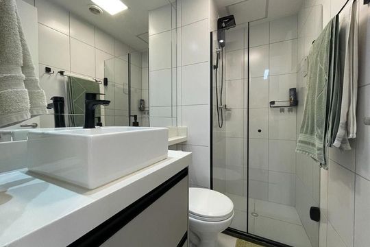 Banheiro de apartamento à venda com 2 quartos, 38m² em Jardim Analia Franco, São Paulo