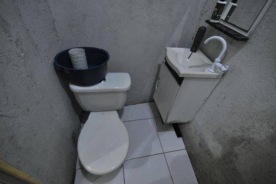 Banheiro de casa à venda com 1 quarto, 50m² em Vila Ayrosa, São Paulo