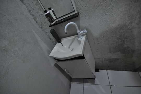Banheiro de casa à venda com 1 quarto, 50m² em Vila Ayrosa, São Paulo