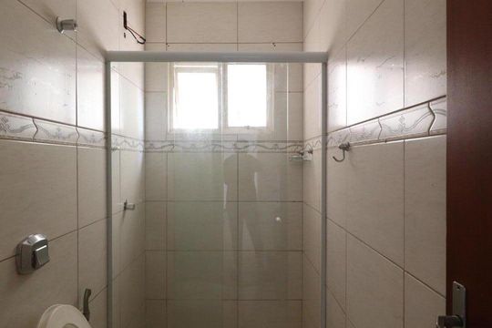 Banheiro de apartamento para alugar com 2 quartos, 87m² em Vila Tiberio, Ribeirão Preto