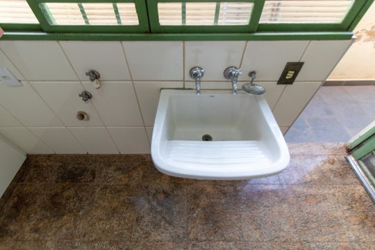 ÁREA DE SERVIÇO de casa à venda com 2 quartos, 332m² em Vila Industrial (campinas), Campinas