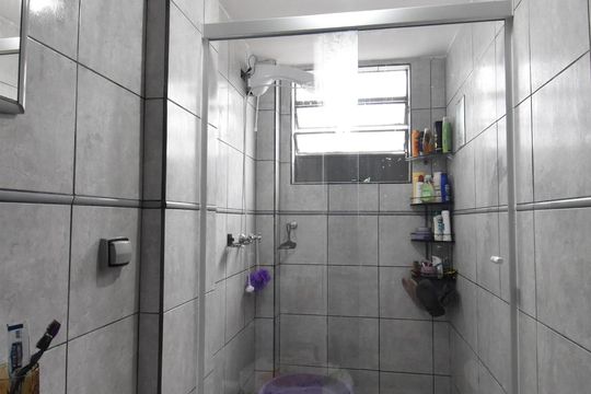 Banheiro de apartamento à venda com 2 quartos, 78m² em Água Verde, Curitiba