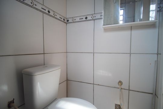Banheiro de casa para alugar com 2 quartos, 46m² em Feitoria, São Leopoldo