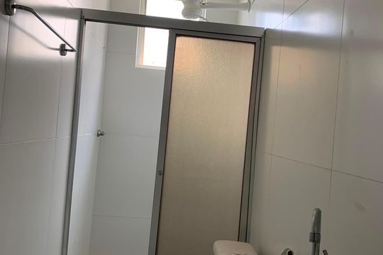 Banheiro de apartamento para alugar com 2 quartos, 65m² em Costa Azul, Salvador