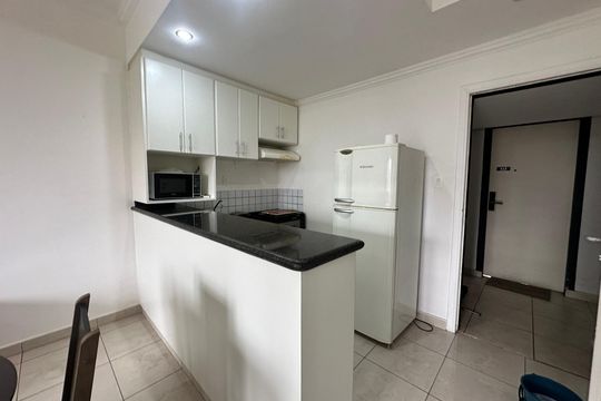 Cozinha de apartamento para alugar com 1 quarto, 56m² em Alphaville, Barueri