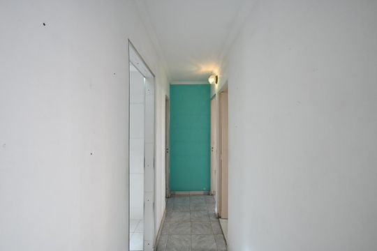 Corredor de apartamento à venda com 2 quartos, 54m² em Parque Pinheiros, Taboão da Serra