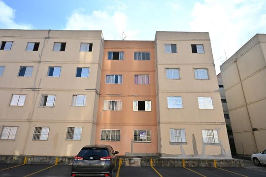Fachada de apartamento à venda com 2 quartos, 54m² em Parque Pinheiros, Taboão da Serra