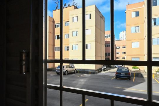 Vista do Quarto 2 de apartamento à venda com 2 quartos, 54m² em Parque Pinheiros, Taboão da Serra