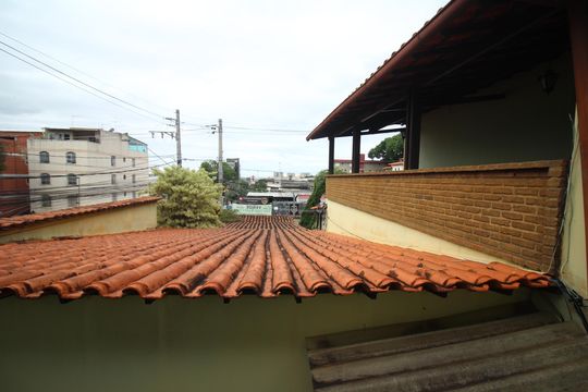 Vista de casa à venda com 5 quartos, 350m² em Bairro da Glória, Contagem