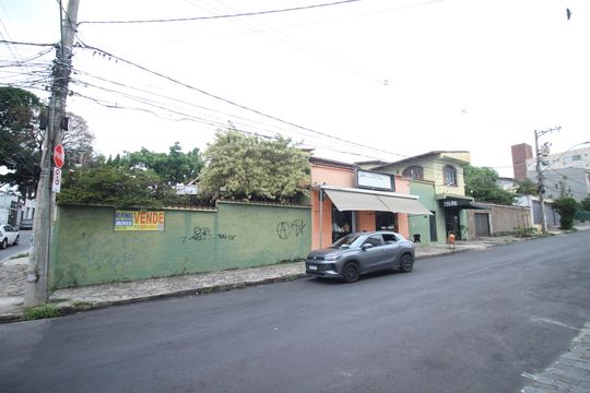 Fachada de casa à venda com 5 quartos, 350m² em Bairro da Glória, Contagem
