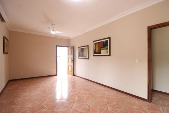 Sala de casa para alugar com 3 quartos, 140m² em Taquara, Rio de Janeiro