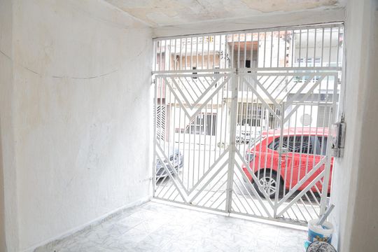 Garagem de casa para alugar com 2 quartos, 100m² em Conjunto Residencial José Bonifácio, São Paulo