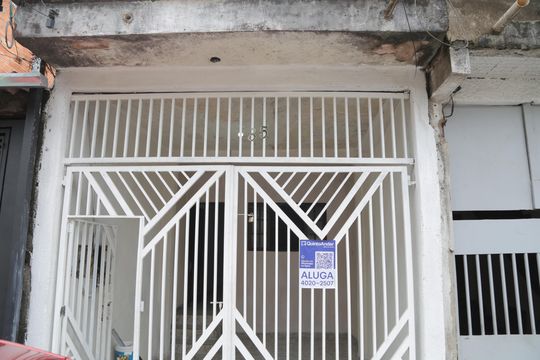 Placa colocada 26/10 ( XZZK- 1049) de casa para alugar com 2 quartos, 100m² em Conjunto Residencial José Bonifácio, São Paulo
