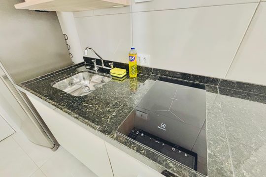 Cozinha de apartamento para alugar com 1 quarto, 28m² em Vila Guilhermina, São Paulo