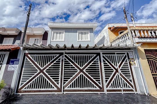 Fachada com Placa de casa à venda com 3 quartos, 220m² em Vila Nova Savoia, São Paulo
