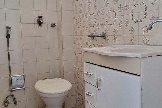 Banheiro de apartamento à venda com 2 quartos, 66m² em Fonseca, Niterói