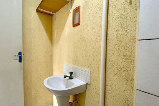 Banheiro de casa para alugar com 1 quarto, 15m² em Pinheiros, São Paulo