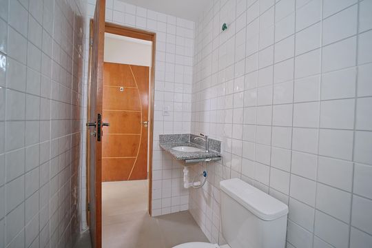 Banheiro de apartamento para alugar com 2 quartos, 48m² em Vila Dalila, São Paulo