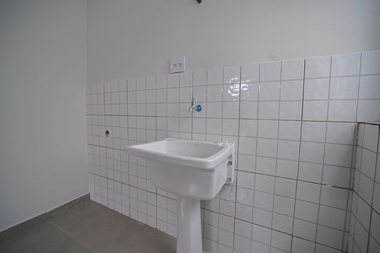 Sala/Cozinha e Área de Serviço de apartamento para alugar com 2 quartos, 48m² em Vila Dalila, São Paulo