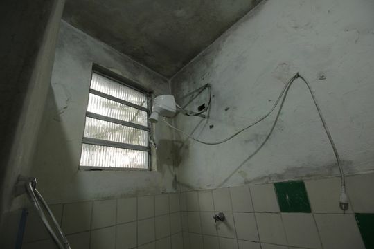 Banheiro de serviço de casa para alugar com 3 quartos, 150m² em Marapé, Santos