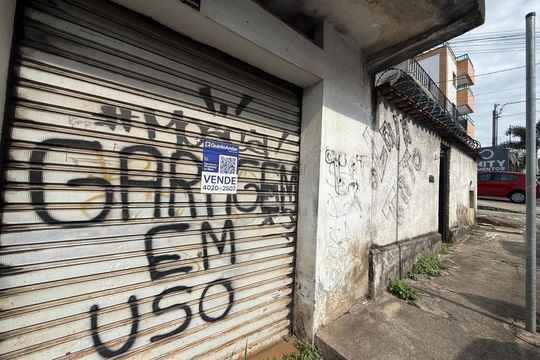 Fachada de casa à venda com 2 quartos, 80m² em Industrial, Contagem